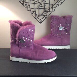 EUC UGG Bailey Button Purple Boots 11
